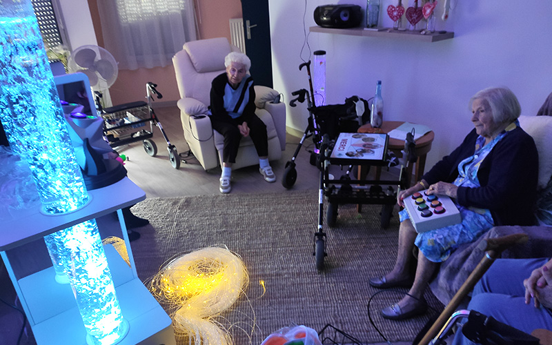 Snoezelen en ehpad avec des personnes âgées : approche et matériel